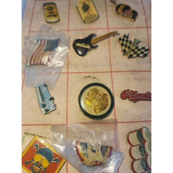 Hat Tacks Lot Of 36 From 70s Most Great Condition Cardboard Display Is Poor - Picture 5 of 13
